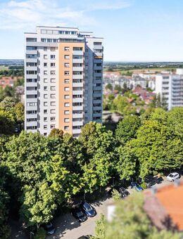 Atemberaubend! Gemütliche 3,5 Zimmer-Eigentumswohnung über den Dächern von Laupheim - Laupheim