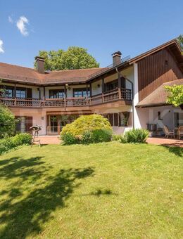 ENGEL& VÖLKERS - Elegante Landhaus-Villa, ideal für die große Familie inkl. schöner Einliegerwohnung in ruhiger Bestlage - Altötting