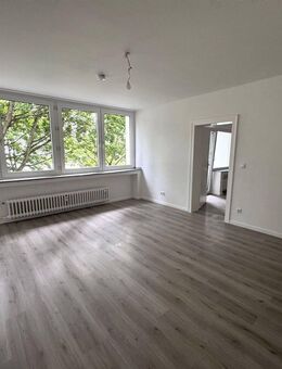 ** schöne 2 Zimmer Wohnung mit Balkon und Aufzug ** - Duisburg