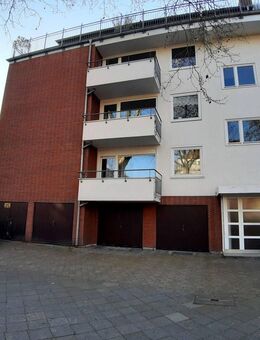 Große Wohnung mit EBK, Aufzug und großer Garage - Düsseldorf
