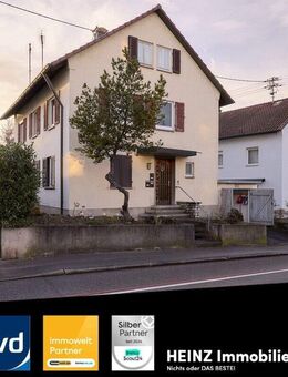 Zweifamilienhaus mit Dachausbau, Garage und großem Garten in zentraler Lage von Winnenden - Winnenden