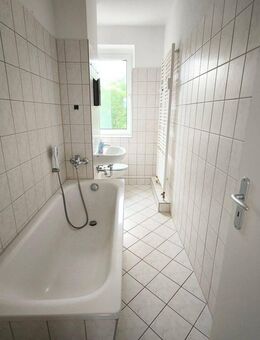 Dreiraumwohnung mit Balkon und Stellplatz vor der Tür - Eisleben (Lutherstadt)
