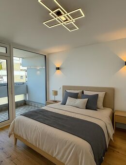 Penthouse-Feeling! Stilvoll sanierte 3-Zi-Whg mit Alpenblick und TG-Stellplatz - ohne Provision! - Taufkirchen (Landkreis München)