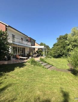 Molfsee Dorf- Grüne Oase: Architektenhaus mit riesigem Grundstück und raffinierter Ebenenstruktur - Molfsee