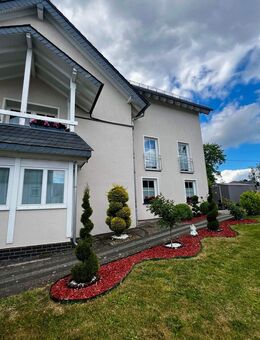 Großzügiges Einfamilienhaus mit fünf Schlafzimmern, lichtdurchflutetem Wohnambiente und gepflegtem Garten – ideal für Familien - Arzfeld