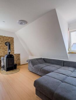 2/2 - Gemütliche Dachgeschosswohnung in Doppelhaushälfte - ideale Kapitalanlage - Beuren (Baden-Württemberg)
