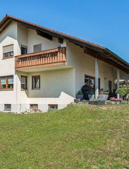 Gepflegtes Zweifamilienhaus mit Gartenidylle in bester Lage Großmehrings - Großmehring