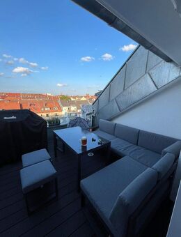 Moderne 2-Zimmer-Dachgeschoss Wohnung mit Dachterrasse und Einbauküche in Nürnberg - Nürnberg