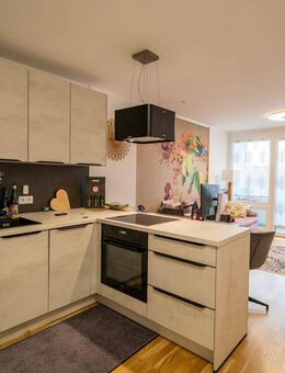 Charmante 1,5-Raum-Wohnung mit Fernsicht, Balkon in Westlage & Einbauküche - Regensburg