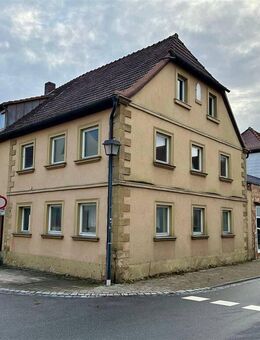 Preisgünstiges Wohnhaus - 3 Wohnungen, zentrale Lage, Garage, renovierungsbedürftig - Ebern