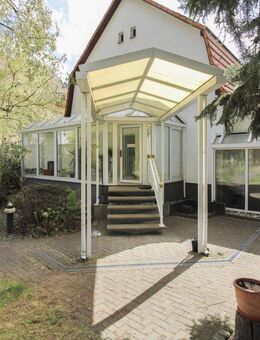Charmantes Haus mit 220 m² Nutzfläche, Wintergarten, PV-Anlage und Doppelgarage in Strausberg - Strausberg