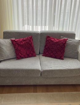 Modernes, grau weißes 2-Sitzer Sofa aus fleckenabweisendem Stoff - Wiesbaden
