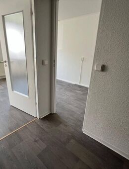 Erstbezug nach Sanierung ... erster in der WANNE :=) - Chemnitz