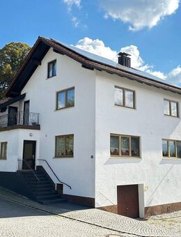 Gelegenheit: 2 Häuser m. ehem. Gastwirtschaft bzw. Büro od. Laden, ca. 300 m2, PV-Anlage + 3 Garagen - Patersdorf