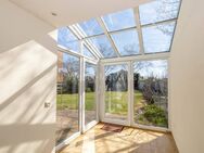 Einfamilienhaus mit Einliegerwohnung, Garage, Carport und Garten - Köln