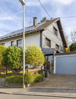 Freistehendes ZFH in ruhiger Lage mit Einliegerwohnung, zwei Garagen, Garten u. Terrasse - Neunkirchen-Seelscheid