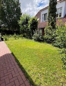 Sonnige Oberwohnung mit Balkon u. EBK - Norden
