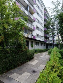 Modern überarbeitete Drei-Zimmer-Wohnung - Stuttgart