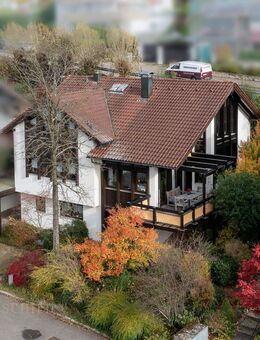Freistehendes Architektenhaus mit Einliegerwohnung in Hanglage - Oberboihingen