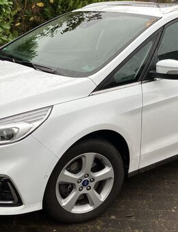 Ford Galaxy Titanium 01/2020, 69 tkm, mit Gewährleistungsverlängerung bis 12/26, Automatik, Vollausstattung, 7-Sitze, AHK, Vollleder, Panorama-SD, LED, Abstandstempomat, elektr. Heckklappe .. - Padenstedt