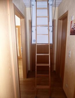 Bodentreppe aus Holz - Gusterath