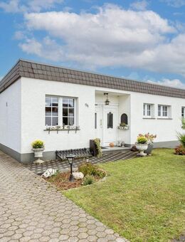 Charmanter Bungalow mit idyllischem Innenhof in Toplage - Troisdorf