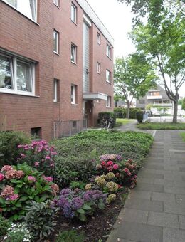 Kapitalanlage in Düsseldorf- Hassels : Vermietete 2-Zimmer-Wohnung im 1.OG mit Balkon ! - Düsseldorf