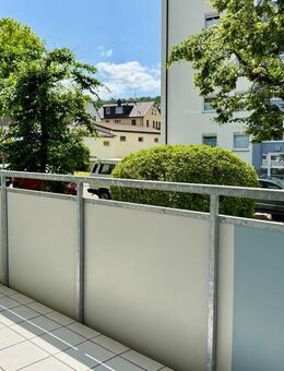 Einziehen und Wohlfühlen! Moderne 3 Zimmerwohnung Hochparterre mit Balkon, EBK und 3 Abstellräumen - Gerlingen