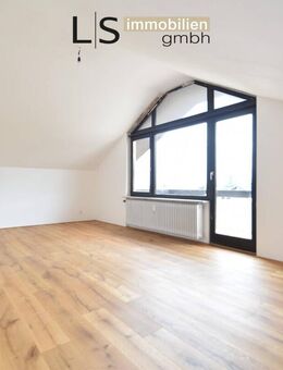 *Frisch renoviert* Schickes 2-Zimmer-Dachstudio mit Süd-West-Balkon im beliebten Märchenviertel! - Stuttgart