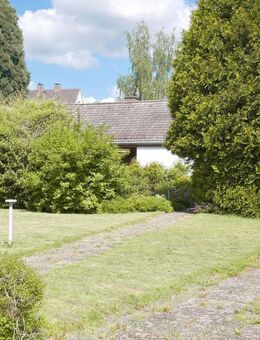 Toplage Kassel-Kirchditmold: Großzügiger, freier Bungalow mit einem wunderschönen Garten und Garage - Kassel