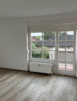 Besondere 3-Zimmer-Wohnung mit drei Balkonen und Loggia sucht neue Bewohner! - Schortens