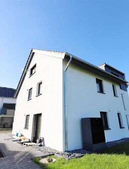 == Modernisierte 3-Zimmer-Wohnung mit Balkon - Erstbezug im OG in Detmold-Pivitsheide == - Detmold