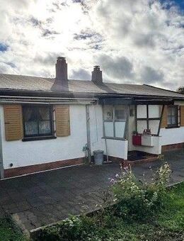 Kleines Einfamilienhaus mit herrlichem Garten - jetzt verfügbar! - Langenfeld (Bayern)