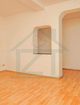 Charmante 2,5-Raum-Etagenwohnung mit Balkon und Einbauküche in zentraler Lage von Kahla - Kahla