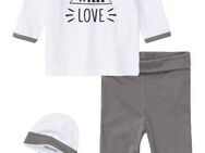 KIDSWORLD Strampler, Jäckchen & Mütze, 3 teiliges Baby-Set - NEUE KOLLEKTION (Set, 3-tlg), süßes Outfit aus Bio-Baumwolle
