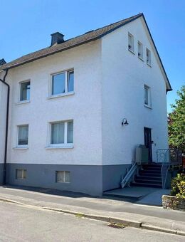 Großzügiges Zweifamilienhaus in zentraler Lage - Brilon