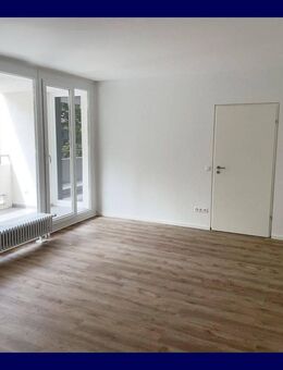 **Frisch renoviert** Zentrale Lage, 2 Zimmer, Balkon, guter Schnitt, Aufzug, Stellplatz - Braunschweig