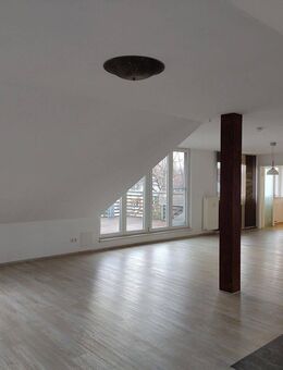 Moderne gepflegte Dachgeschosswohnung mit Dachterasse und Garage am Rechenberg - Nürnberg