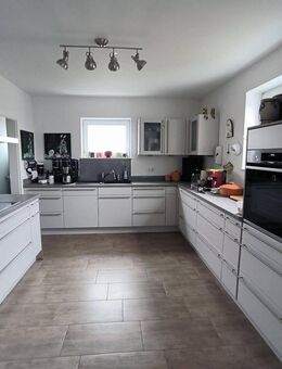 **Chic, modern und neuwertig - lichtdurchflutet - 129 qm Wohnfläche - sehr gepflegte Wohneinheit ** - Kirchardt