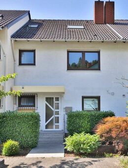Sehr gepflegtes und modernisiertes Reihenmittelhaus mit 123 qm Wohnfläche und schönem Garten - Pfinztal