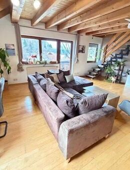 Gemütliche Dachgeschoss-Maisonette mit langem Balkon - schöne Aussichten! - Häusern