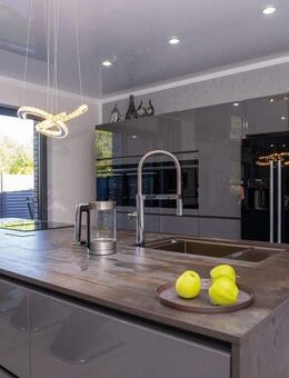 Stadtvilla mit Klasse & Klarheit - Tiddische