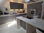 TOP KAPITALANLAGE & PROVISIONSFREI !!! Möblierte 3Z 118qm City DG Maisonett Wohnung mit EBK + Garage - Solingen (Klingenstadt)