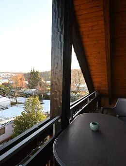 Sehr gepflegte, vollständig möblierte 2,5-Zimmer-Wohnung mit zwei Balkonen - Loßburg