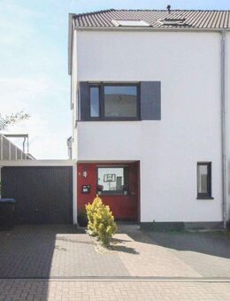 Langenfeld: Modernes KfW 55 Reihenendhaus mit 4 Schlafzimmern, 2 Bäder, Garage und 2 Stellplätzen! - Langenfeld (Rheinland)