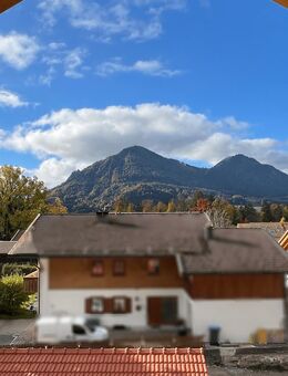 Herrliche Dachgeschosswohnung mit zwei Balkonen in sonniger Lage - Ruhpolding