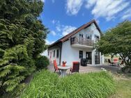 Hochwertiges Einfamilienhaus mit Erker und Balkon - Sundhagen