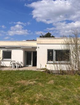 Bungalow mit Potenzial - ruhige Lage, viel Platz und Gestaltungsspielraum! - Frankfurt (Main)