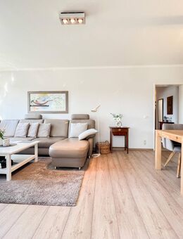 Helle 2,5 Zimmerwohnung in ruhiger Wohnlage mit Garage und Balkon! - Wedel