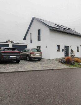 Neuwertiges EFH mit Doppelgarage, Photovoltaik, Solar und Grundstück in ruhiger Lage - Sigmaringen